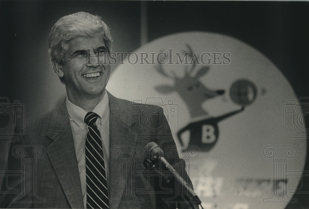 1987 Press Photo Del Harris named new Milwaukee Bucks basketball head coach- Historic Images