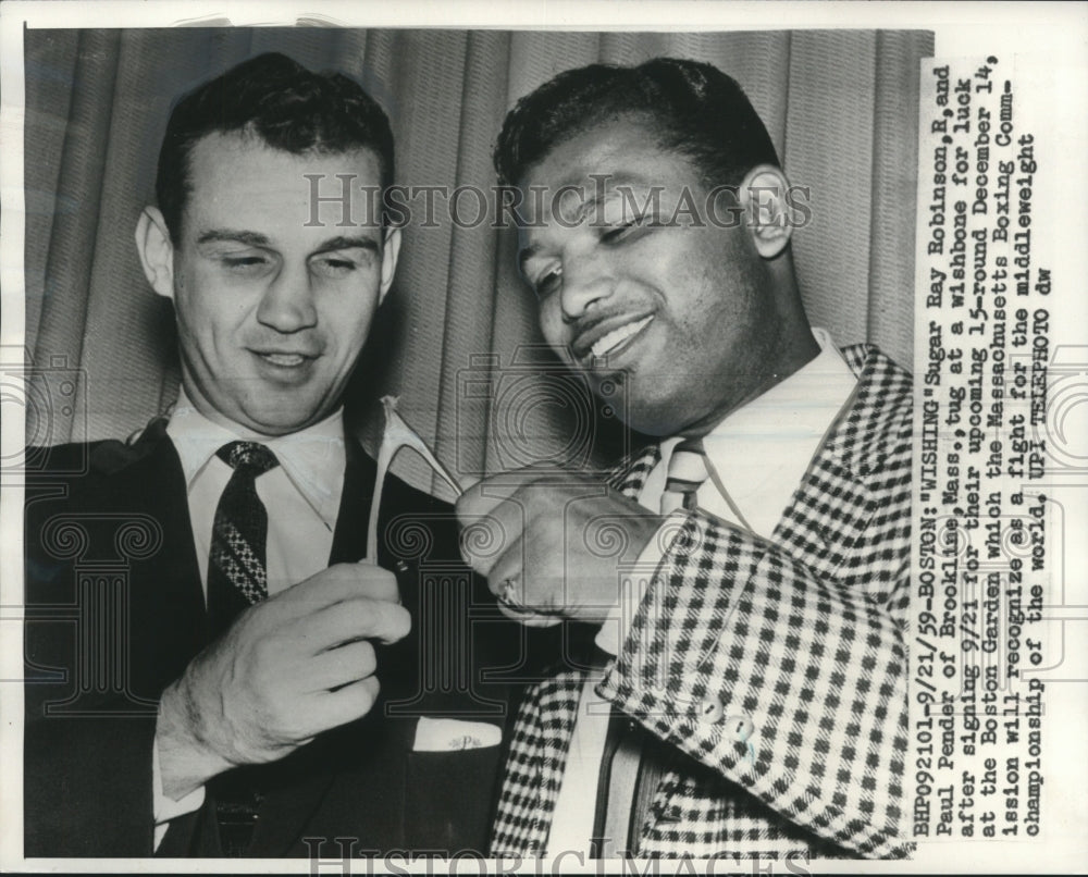 1959 Press Photo Sugar Ray Robinson &amp; Paul Pender wishbone for luck in boxing.- Historic Images