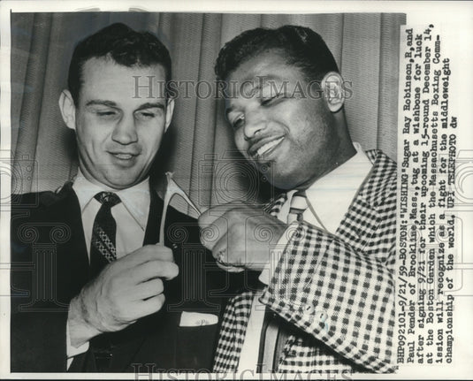 1959 Press Photo Sugar Ray Robinson & Paul Pender wishbone for luck in boxing.- Historic Images