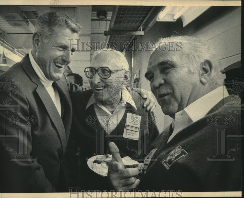 1984 Press Photo Wisconsin Athletic Director Elroy Hirsch Chats in Press Box- Historic Images