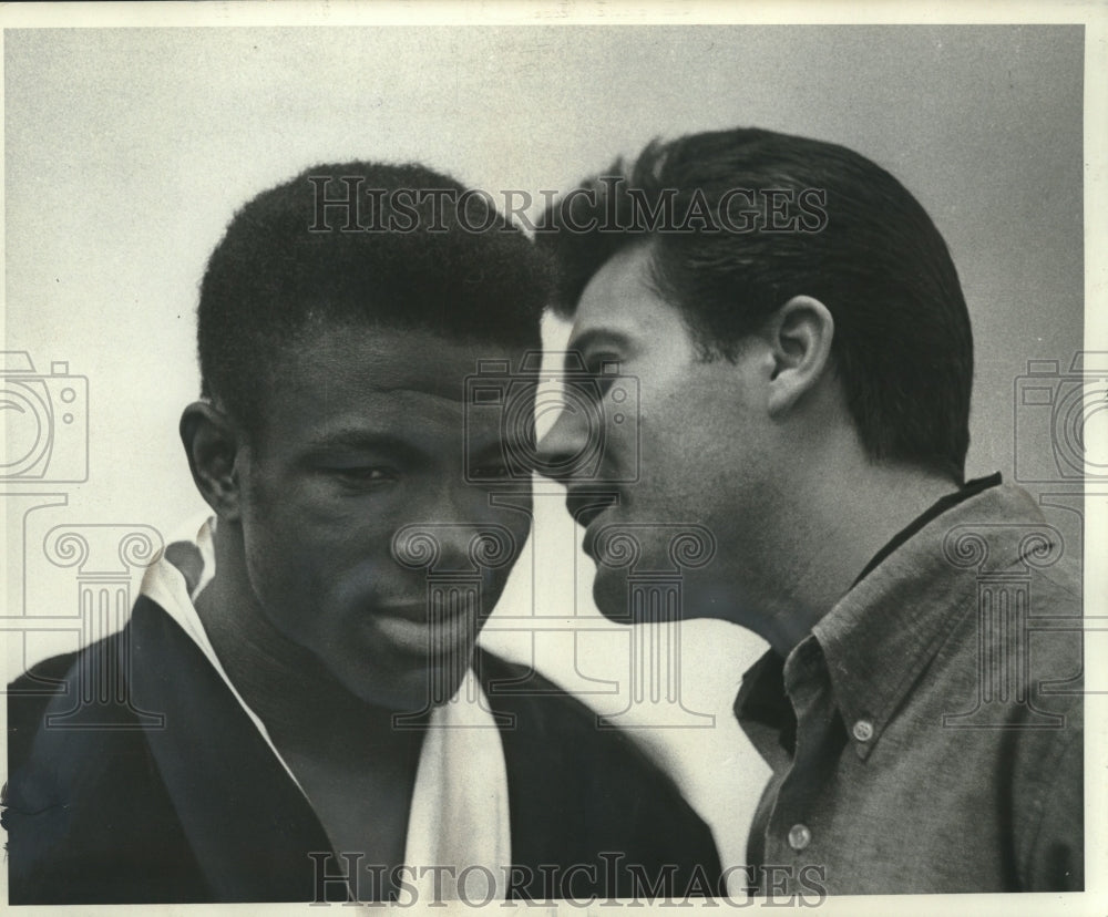 1964 Press Photo Singer Tommy Sands whispers to his fighter Emile Griffith- Historic Images