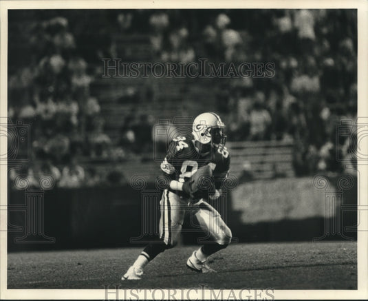 1988 Press Photo Packers football player Sterling Sharpe gets set to take off- Historic Images