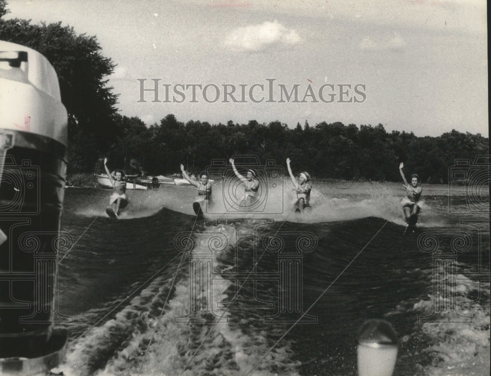 1966 Press Photo Members of Cedar Skiers ballet chorus water skiing - mjt16229- Historic Images