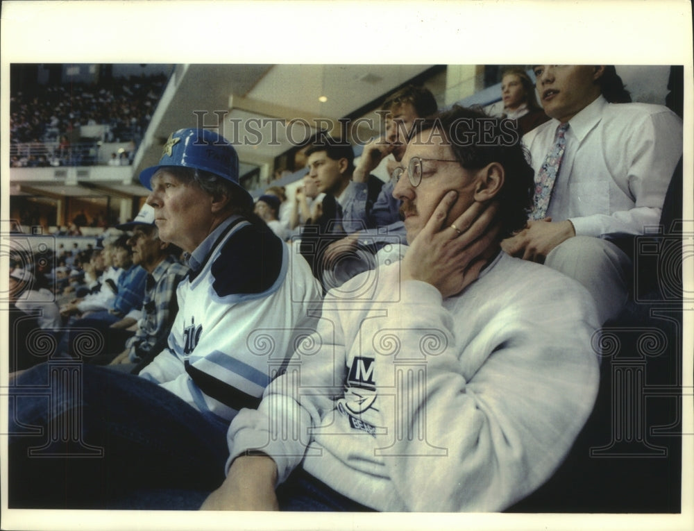 1993 Press Photo Hockey fan Richard Fifield nods off during Maine-Michigan game- Historic Images