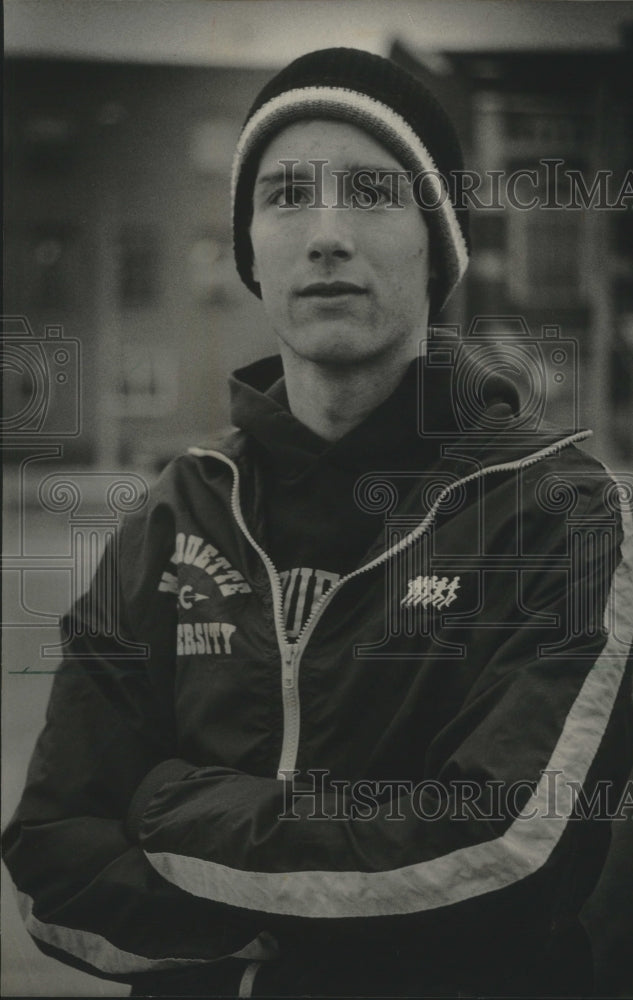 1985 Press Photo Keith Hanson, Marquette cross country runner, Milwaukee.- Historic Images