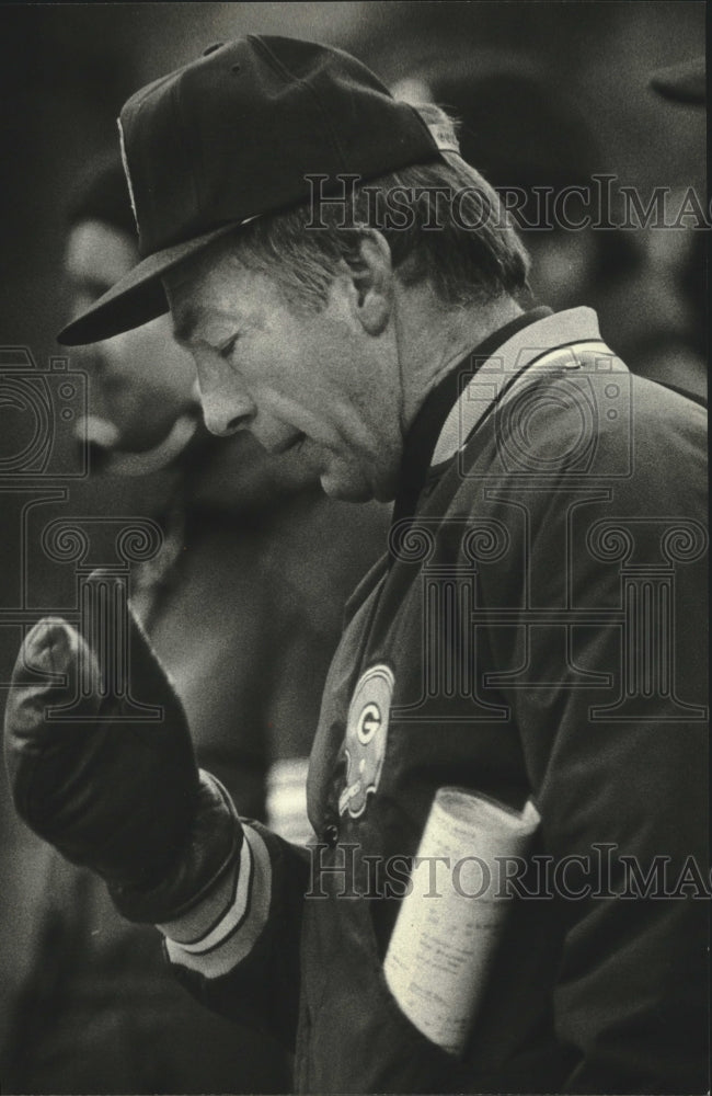 1981 Press Photo A downcast Packers football coach, Bart Starr - mjt16615- Historic Images