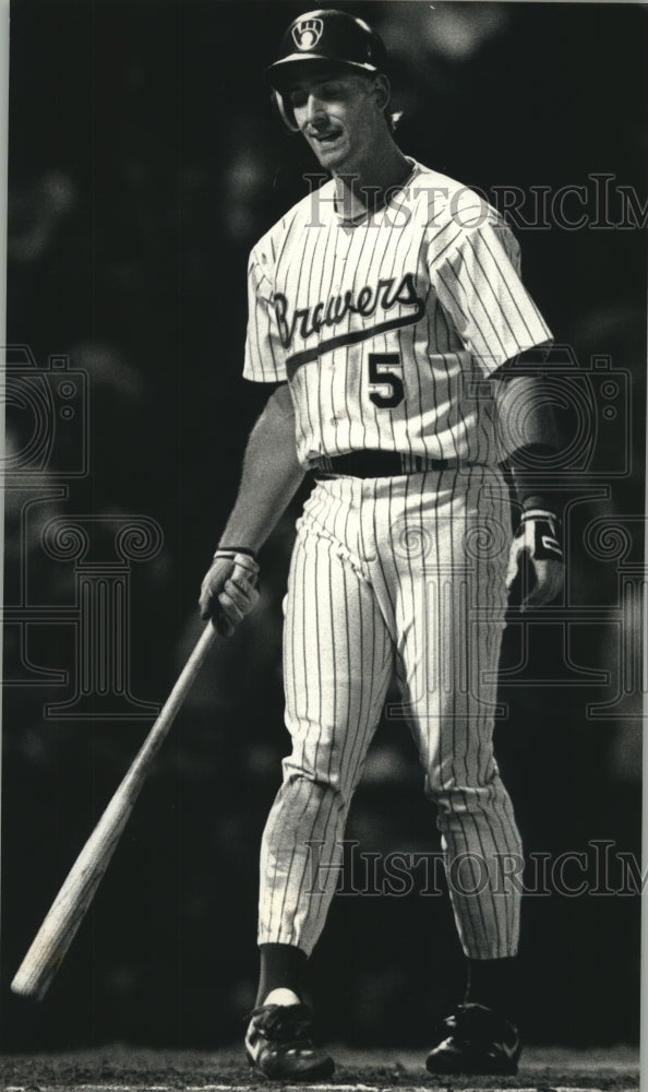 1982 Press Photo Brewers&#39; B.J. Surhoff returns to dugout after striking out- Historic Images