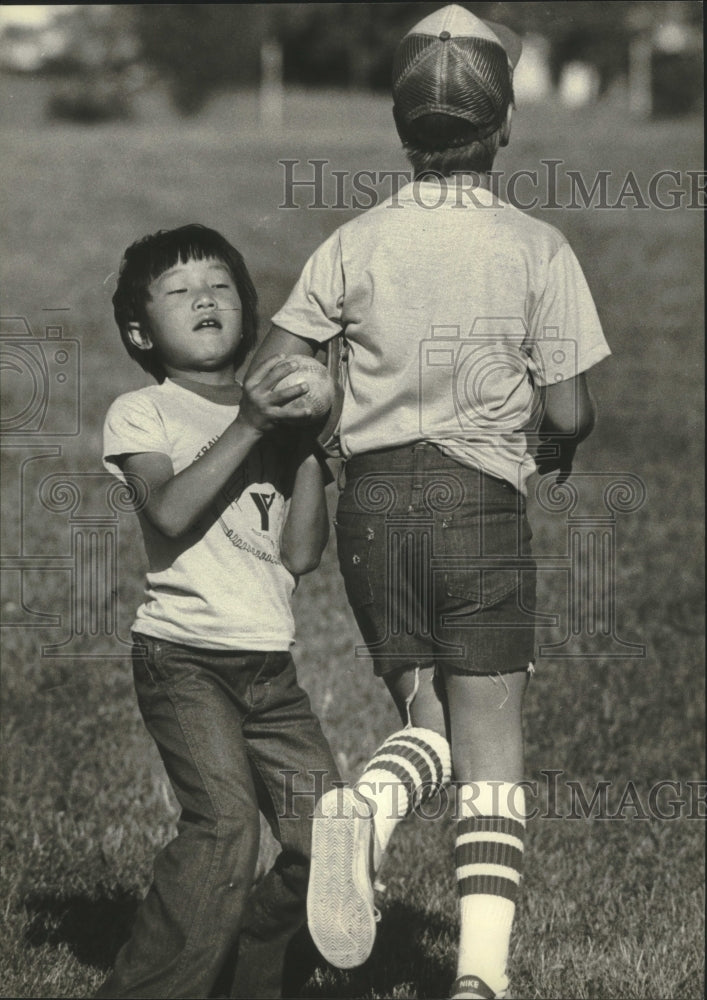 1981 Press Photo Young Mike Schneider tags opponent at a game of T-ball- Historic Images