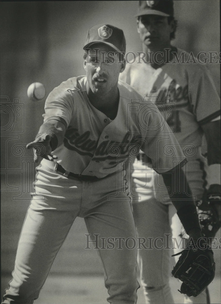 1991 Press Photo Brewers baseball&#39;s Dale Sveum at recent workout in Arizona- Historic Images