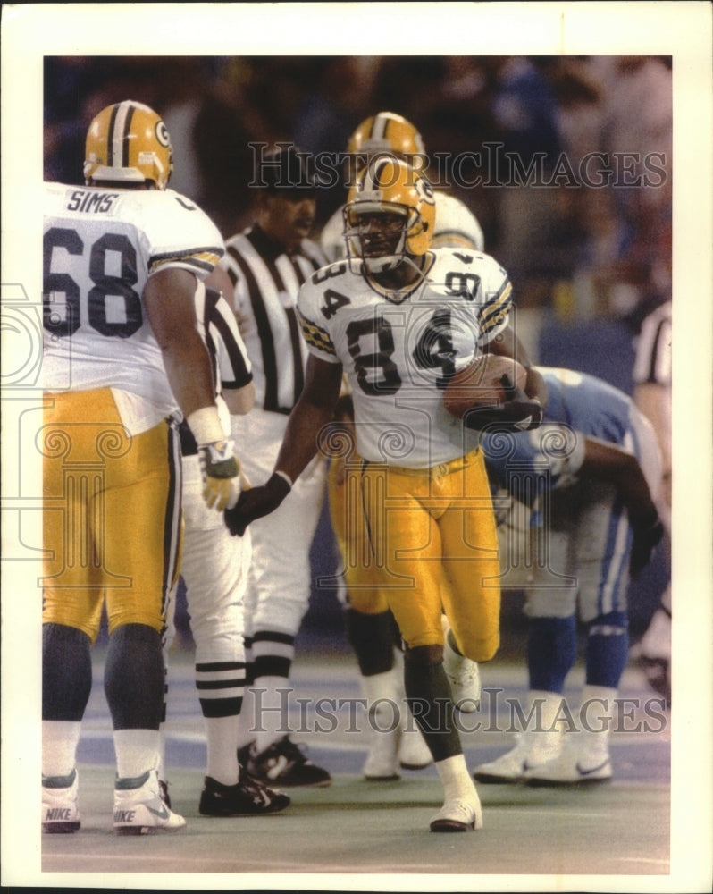 1992 Press Photo Green Bay Packers&#39; Sterling Sharpe scores again. - mjt16686- Historic Images