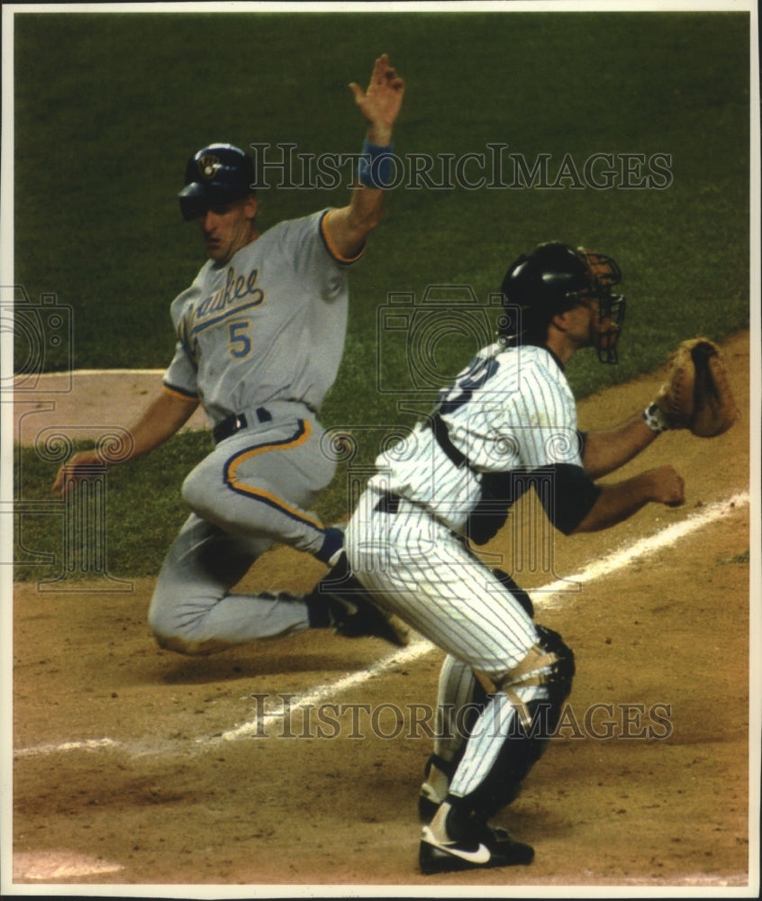 1993 Press Photo Brewers&#39; B.J. Surfhoff Scores Against Yankees In Baseball Game- Historic Images