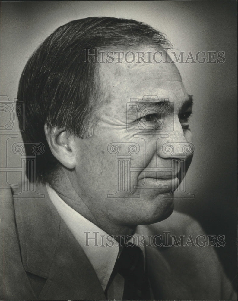 1981 Press Photo Bart Starr, smiling during a news conference. - mjt16735- Historic Images