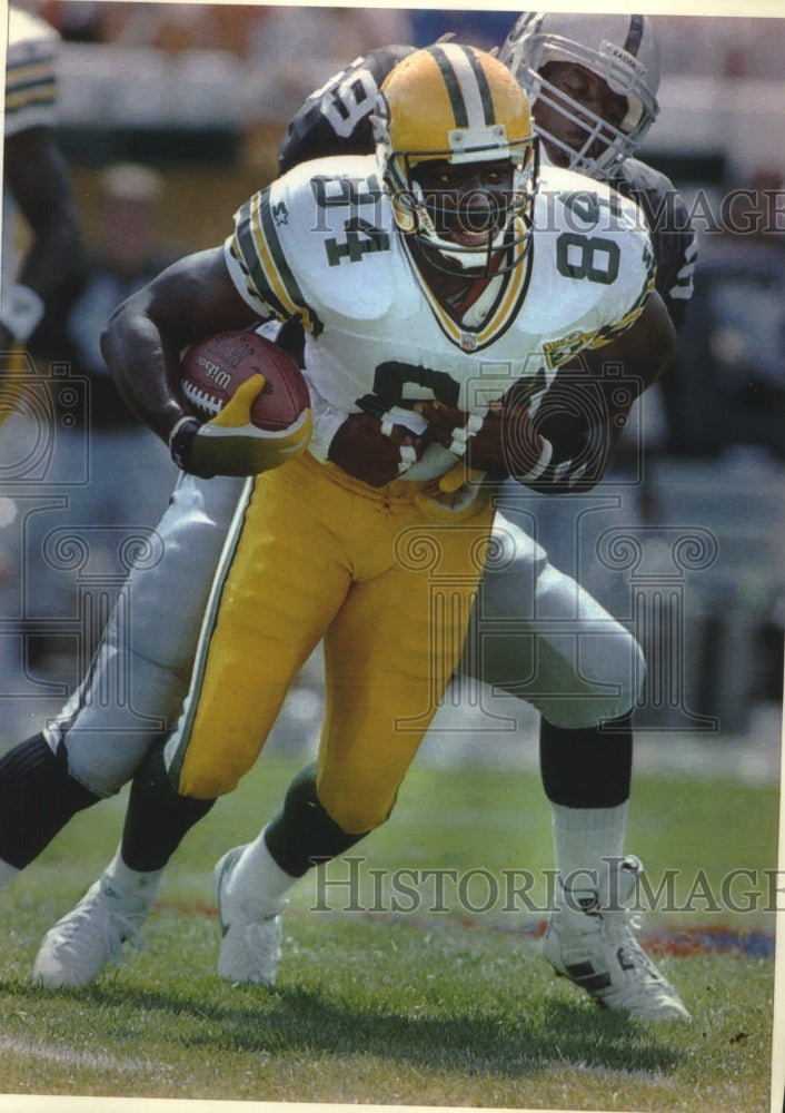 1993 Press Photo Packers football&#39;s Sterling Sharpe tackled by Anthony Bell- Historic Images