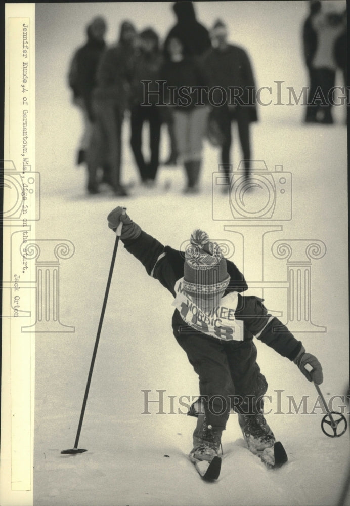 1985 Press Photo Young Jennifer Kunde tries her hand at cross-country skiing- Historic Images