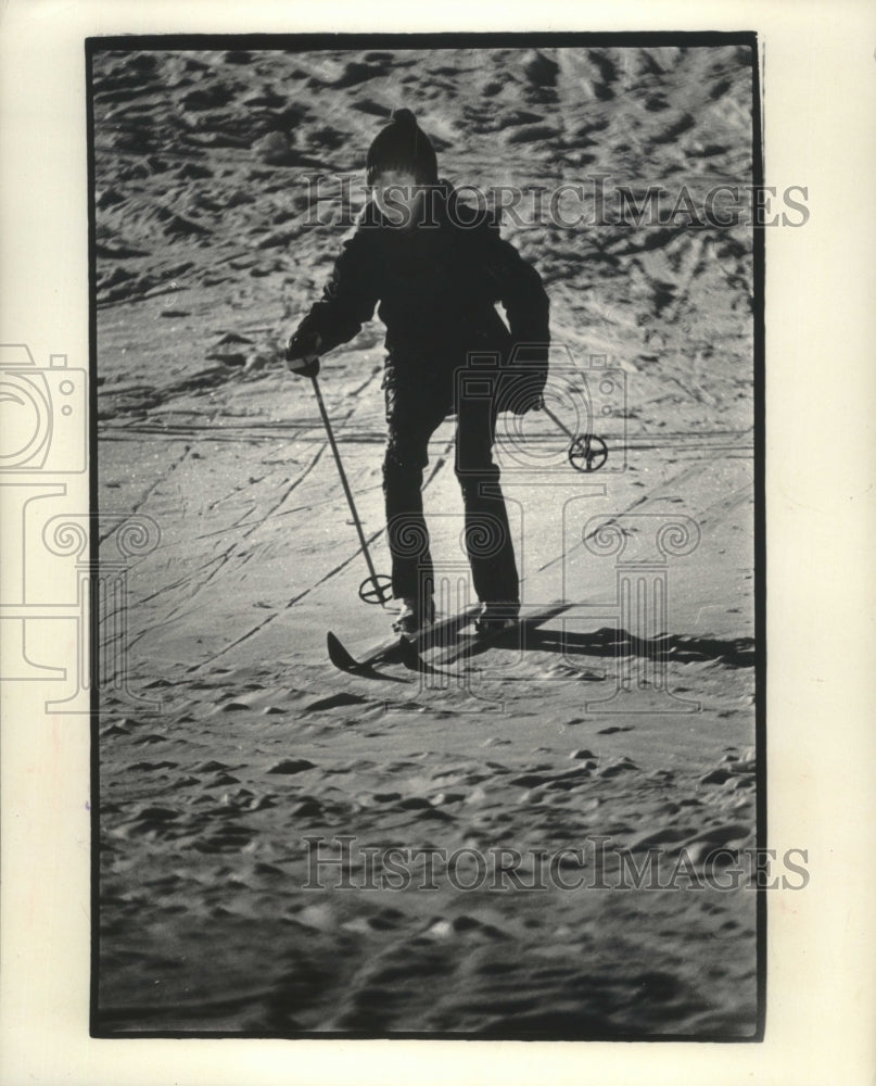 1977 Press Photo A young cross country skier at the Whitnall Park - mjt16763- Historic Images