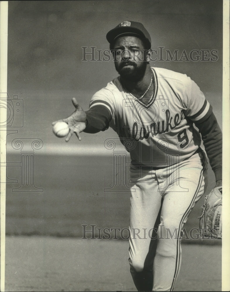 1982 Press Photo Milwaukee Brewers&#39; Larry Hisle who has a rotator cuff injury.- Historic Images