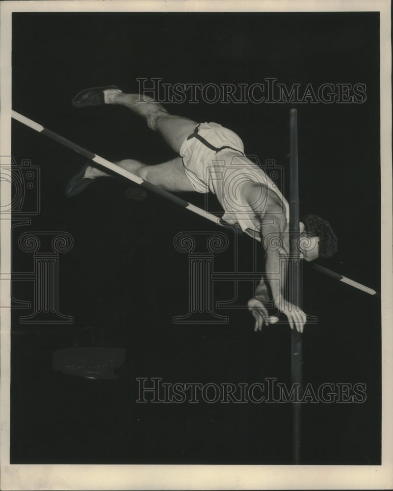 1953 Press Photo Reverend Robert Richards in Pole Vault Action - mjt16829- Historic Images