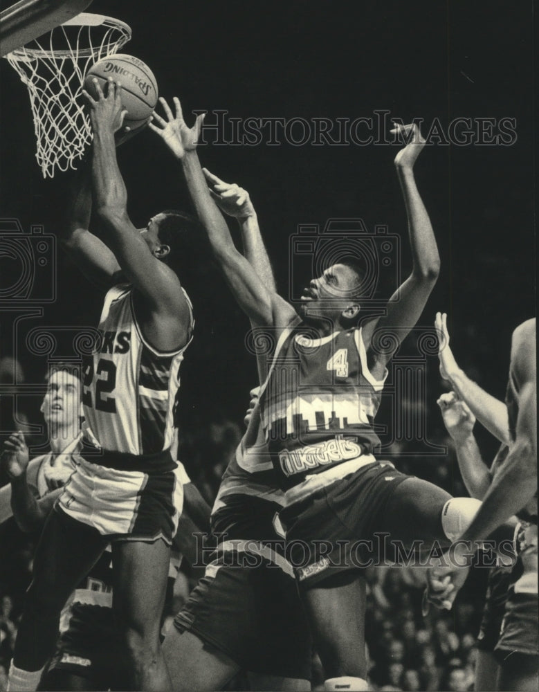 1986 Press Photo Milwaukee Bucks basketball player Ricky Pierce goes up to dunk- Historic Images