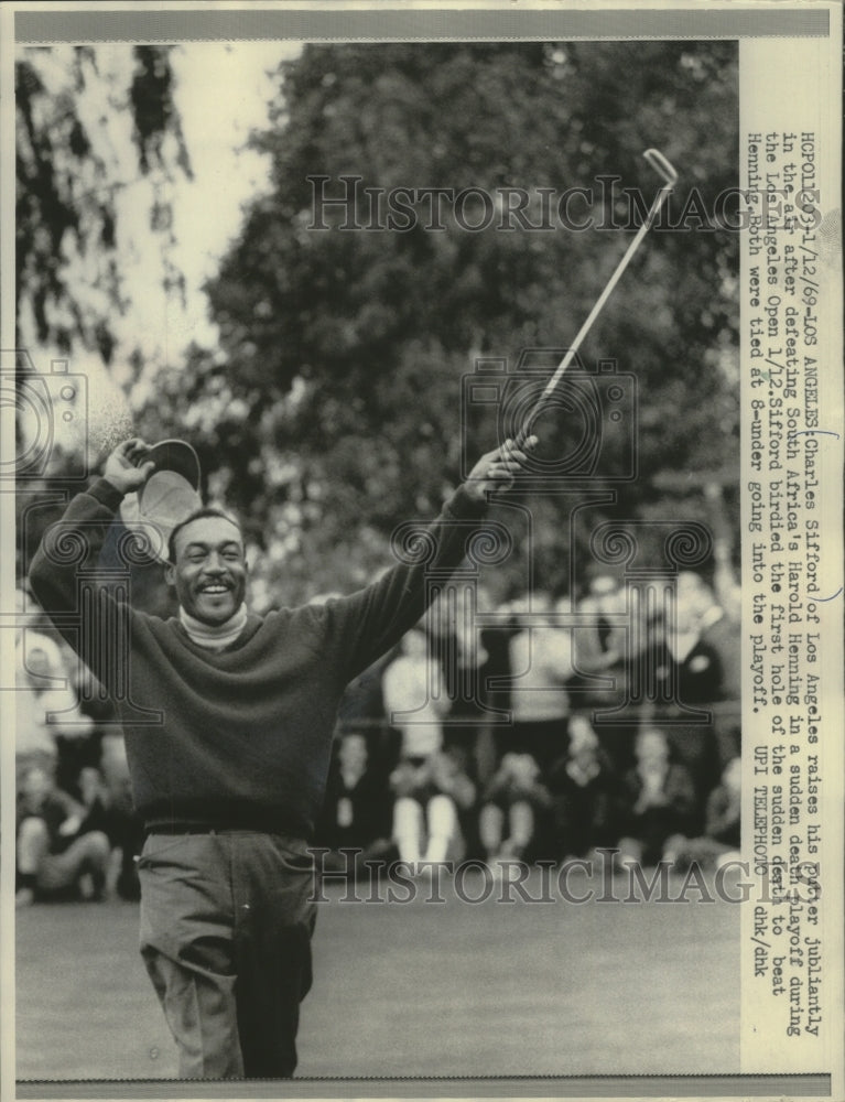 1969 Press Photo Charles Sifford wins Los Angeles Open in sudden death playoff- Historic Images