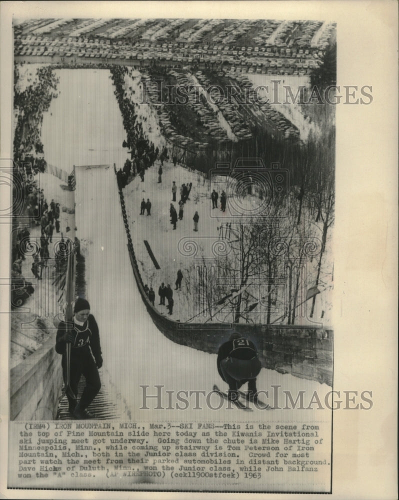 1963 Press Photo Ski Jumper Mike Hartig rockets down Iron Mountain during meet- Historic Images