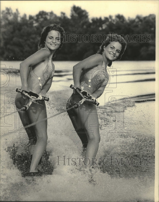 1984 Press Photo Tawn & Britt Larsen, American Water-Ski Championship winners- Historic Images