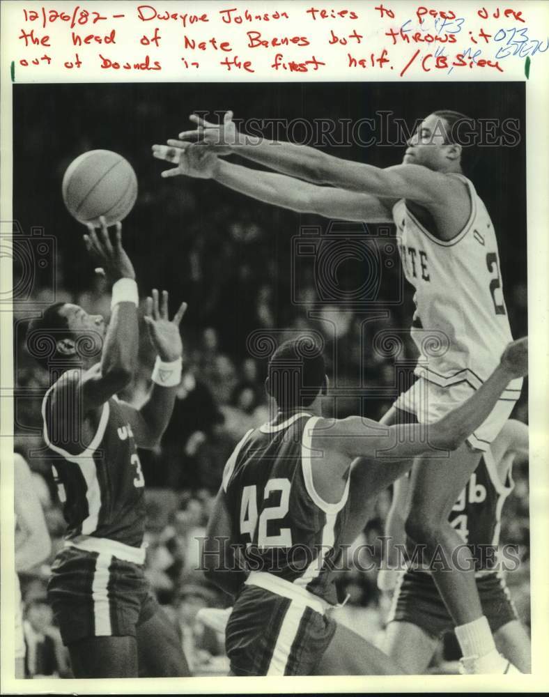 1982 Press Photo Marquette University basketball's Dwayne Johnson in action- Historic Images