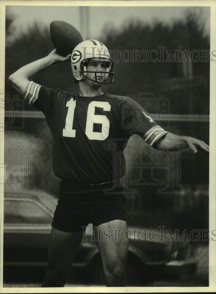 1980 Press Photo Green Bay Packers&#39; Steve Turk Prepares to Throw the Ball- Historic Images