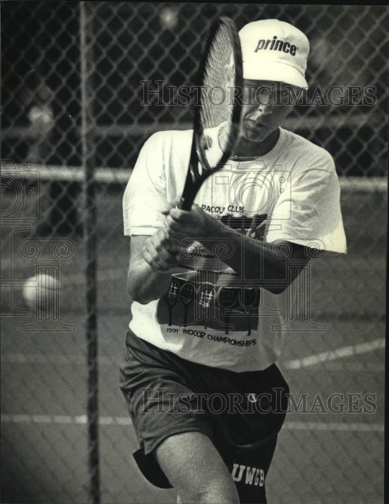 1992 Press Photo Kirk Davies returns a tennis volley during practice in Waukesha- Historic Images