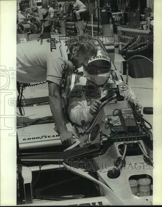 Johnny Rutherford Driver 1982 Press Photo Driver Johnny Rutherford Talks with Chief Mechanic ...