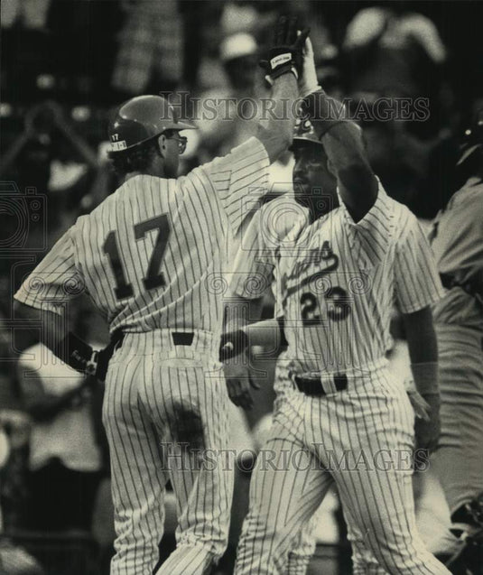 1991 Press Photo Milwaukee Brewer Greg Vaughn greeted after hitting home run- Historic Images