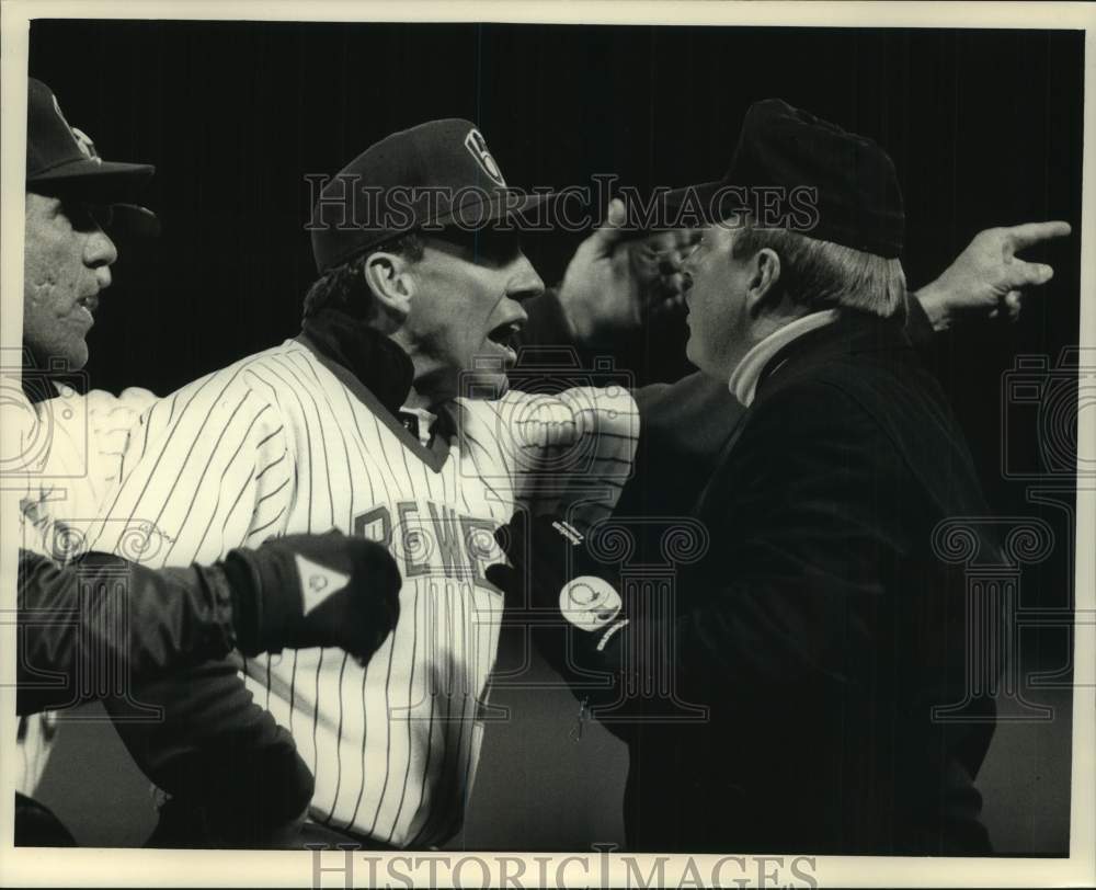 1989 Press Photo Brewers coach Trebelhorn argues with Umpire Morrison, Milwaukee- Historic Images