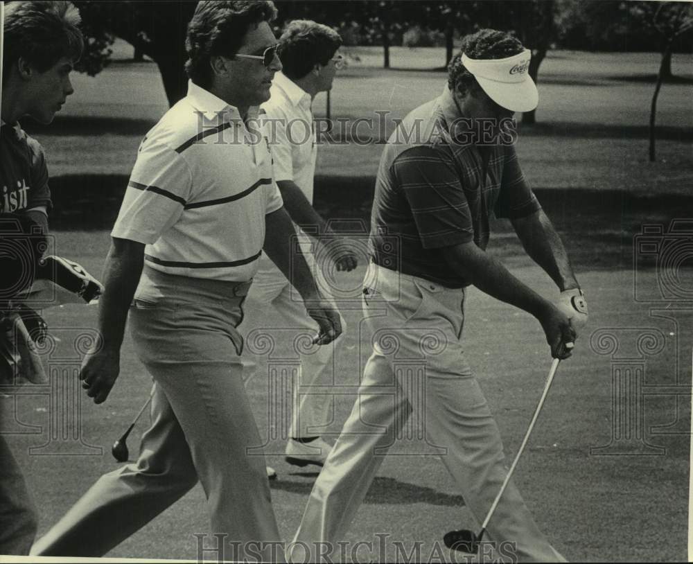 1986 Press Photo Golfers Mike Muranyi and Carl Unis walk out fairway - mjt18142- Historic Images