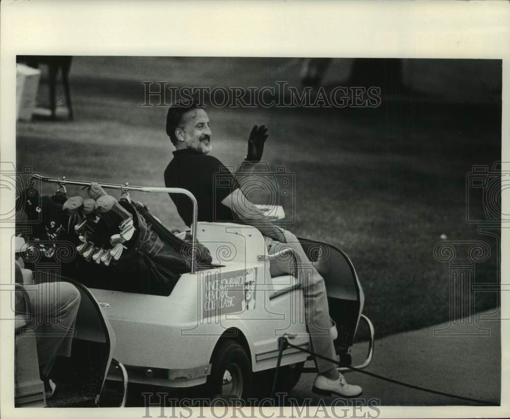 1971 Press Photo Actor George C. Scott on North Hills Country Club golf course- Historic Images