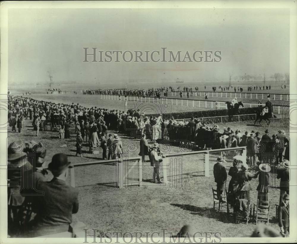 1916 Press Photo Spring meet of the United Hunts Racing Association at Belmont- Historic Images