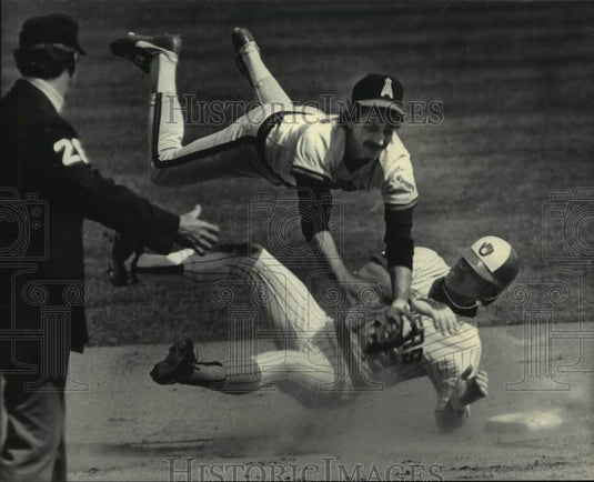 1984 Press Photo Brewers baseball's Charlie Moore slides into Rob Wilfong- Historic Images