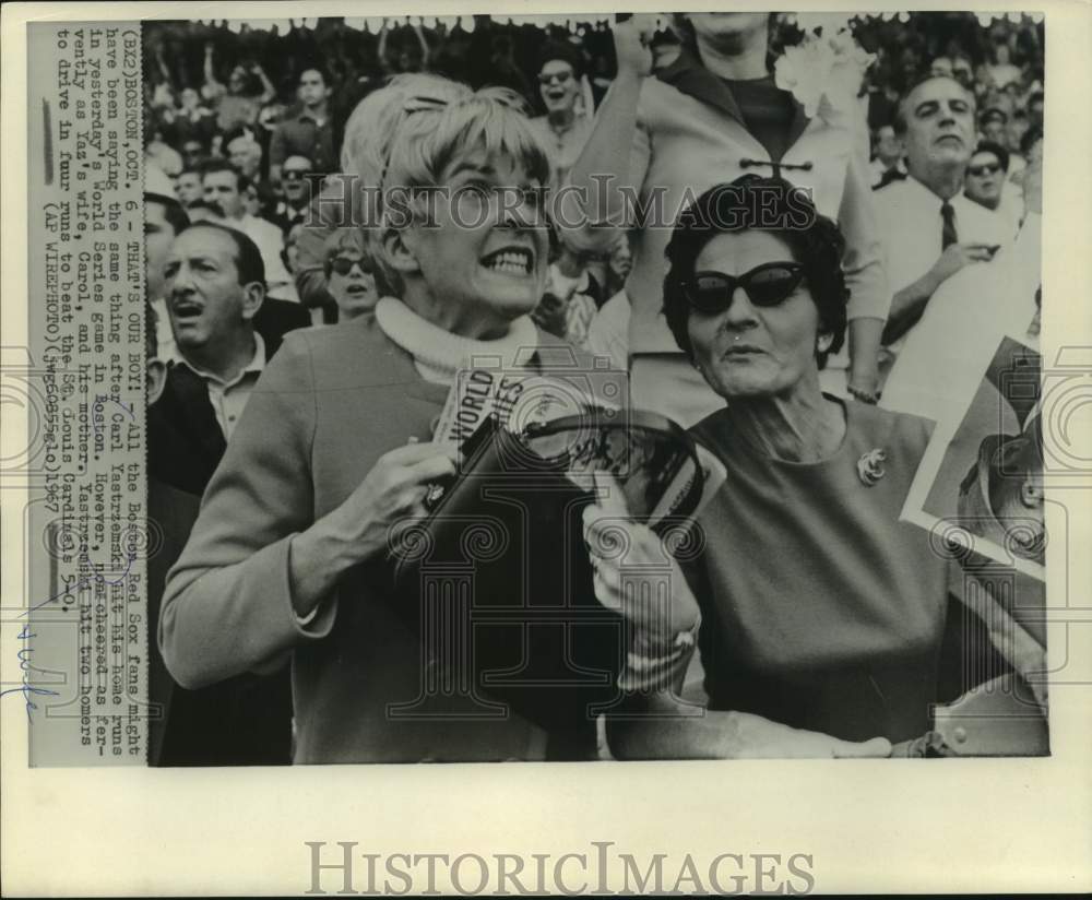 1967 Press Photo Carl Yastrzemski&#39;s wife Carol &amp; mother cheer him on in Series- Historic Images