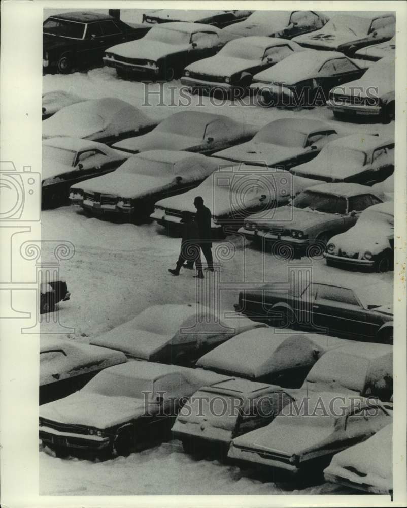 1977 Press Photo Parking lot at 4th and State Streets, Milwaukee - mjt19039- Historic Images