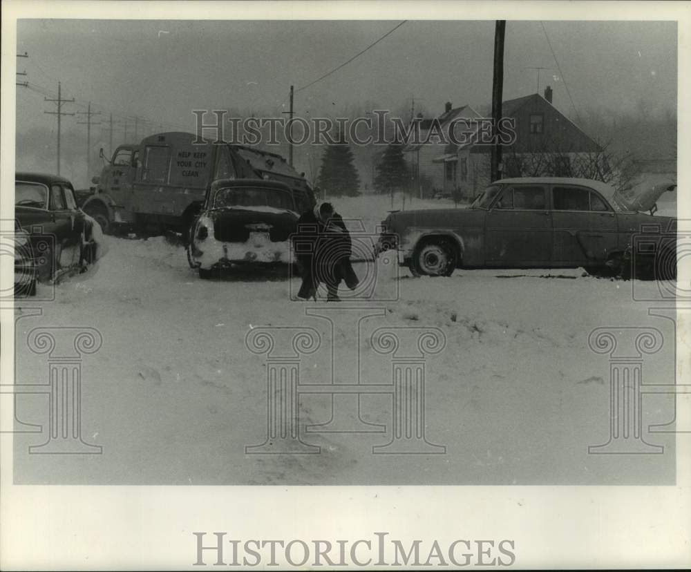 1959 Press Photo Cars stuck in intersection during snowstorm, Milwaukee- Historic Images