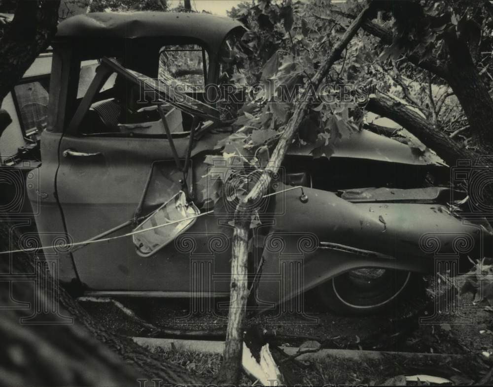 1984 Press Photo A wrecked pickup truck left by a disastrous Milwaukee storm- Historic Images