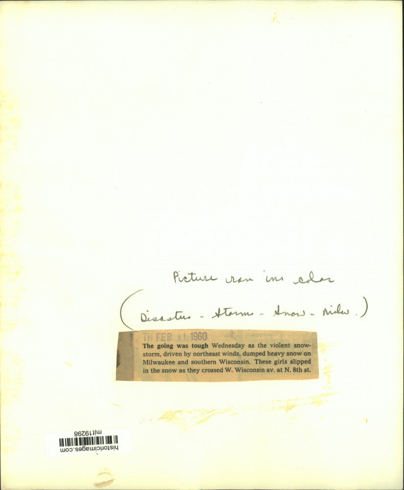 1960 Press Photo Girls slip in heavy snow brought by storm in Milwaukee