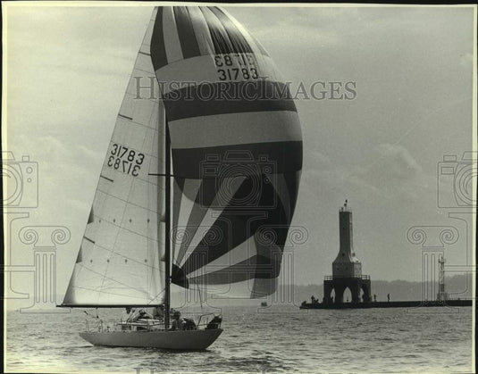 1983 Press Photo State Representative Donald Stitt sails his boat, Magic- Historic Images