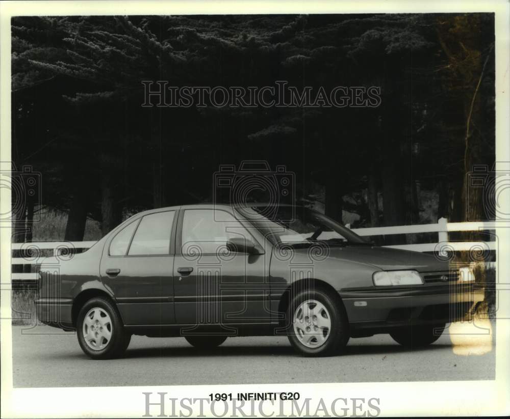 1990 Press Photo Infinity G20 luxury car entry-level model. - mjt19305- Historic Images