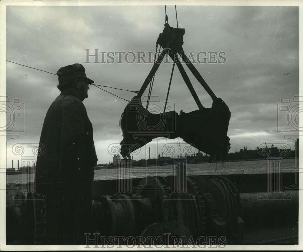 1957 Press Photo J.W. Jones with Great Lakes Dredge and Dock supervises dredging- Historic Images