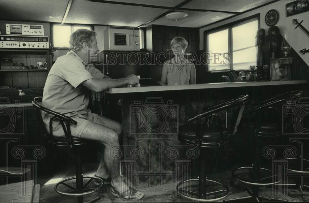 1985 Press Photo La Crosse couple live in this houseboat most of the year- Historic Images