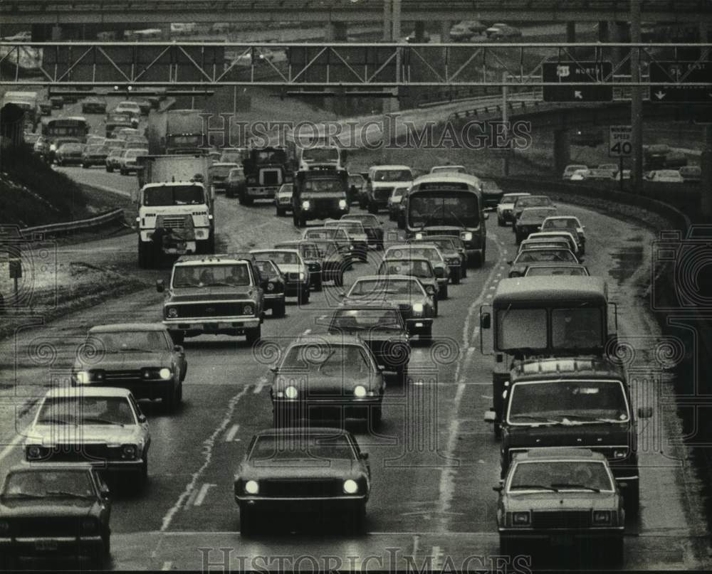 1980 Press Photo Traffic congestion on East-West Freeway, Stadium Interchange- Historic Images