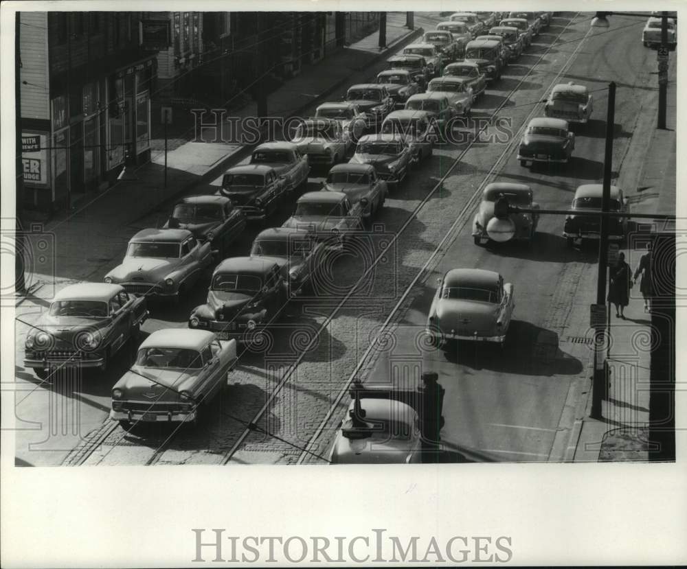 1967 Press Photo Traffic scene in downtown Milwaukee - mjt19469