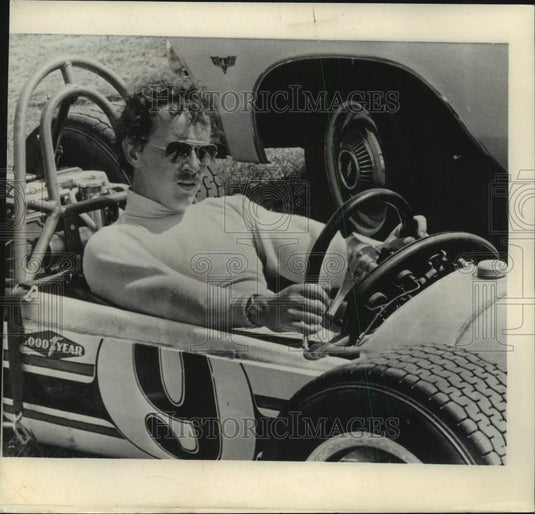 1970 Press Photo Comedian Dick Smothers in his race car - mjt19484- Historic Images