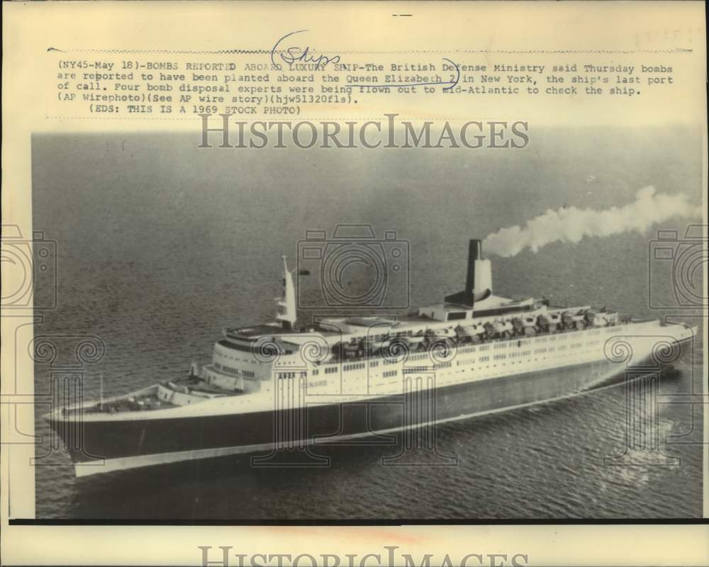 1969 Press Photo Luxury ship Queen Elizabeth 2 - Historic Images