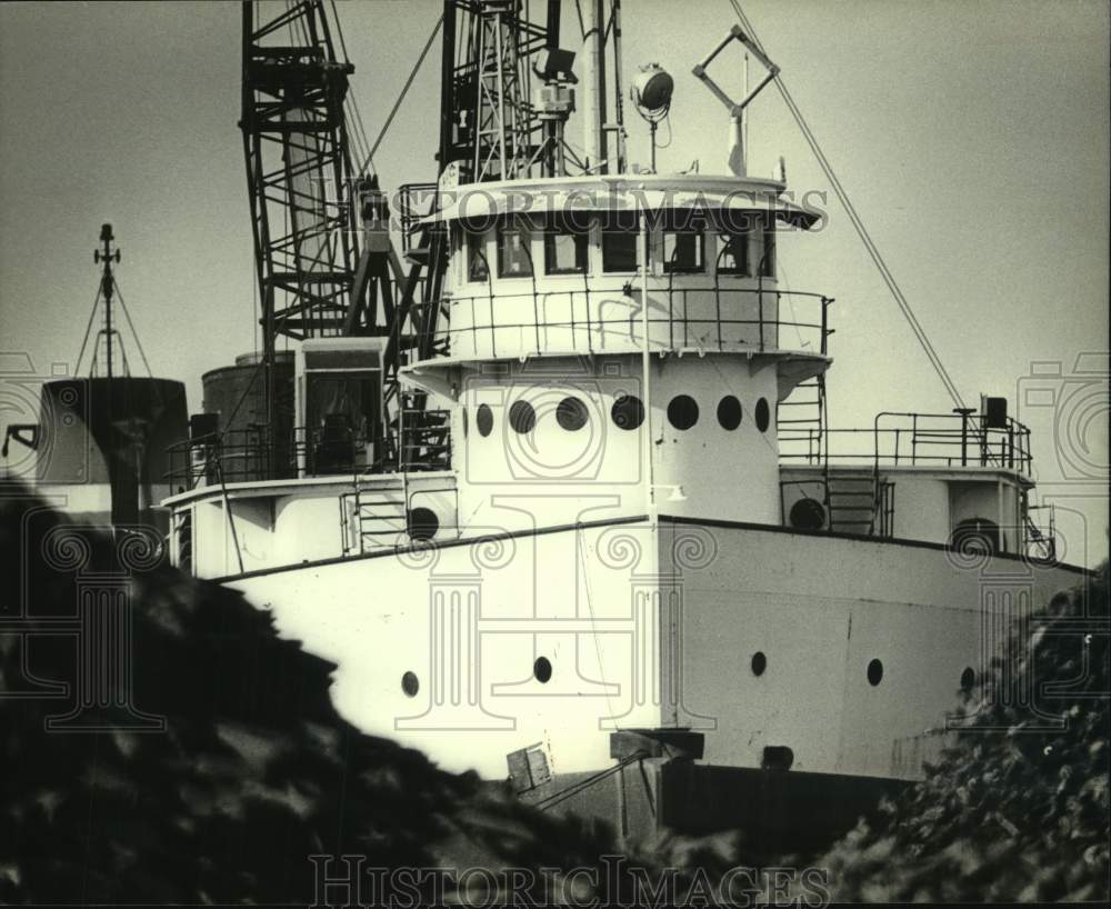 1980 Press Photo The William H. Donner, a storage ship, berthed at Jones Island.- Historic Images