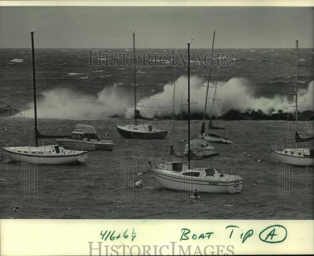 1983 Press Photo South Shore Yacht Club boats remain secure despite big waves- Historic Images